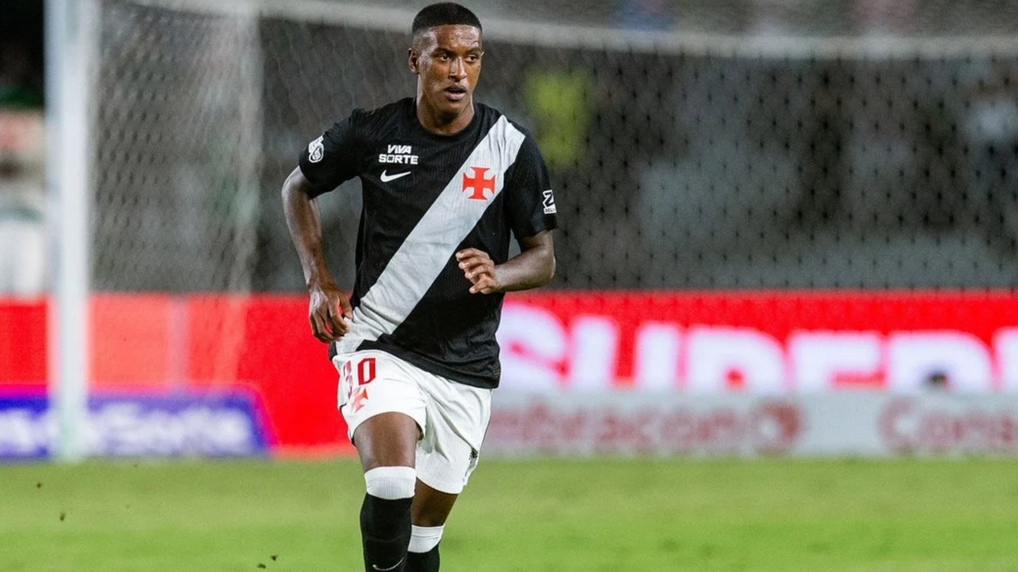 Zagueiro do Vasco, Robert Renan sofre acidente de carro no Rio