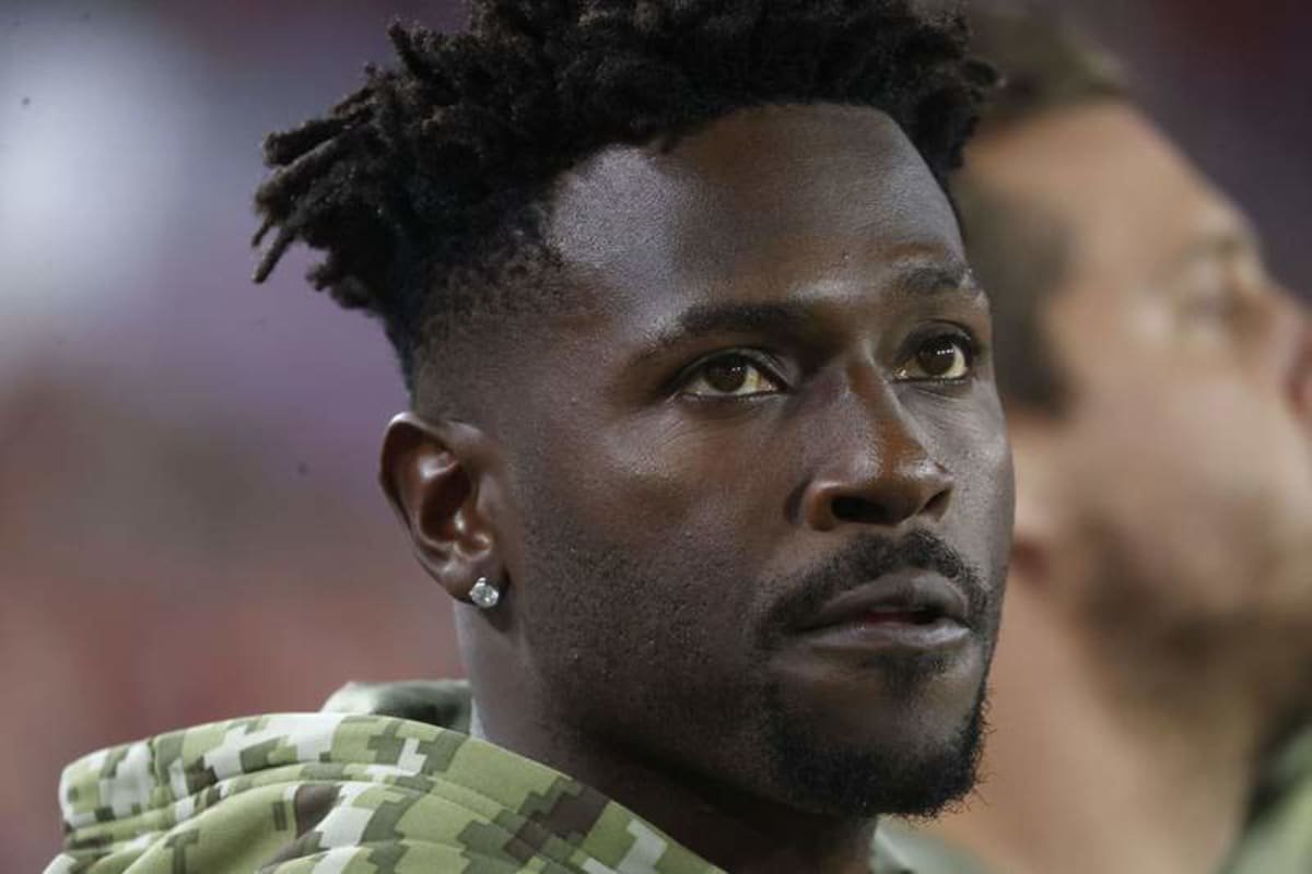 ‘Be Original, Man,’ ‘Have Some Shame’ — NFL Fans Call Out Antonio Brown for Throwing Shade at Jets by ‘Stealing’ Another Person’s Post