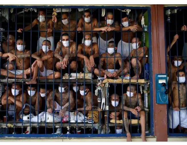 10 sad photos of the sufering prisoners go through 10