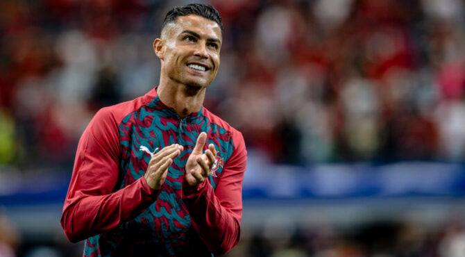 Cristiano Ronaldo pourrait approcher les 1 000 buts à l’occasion des rendez-vous internationaux de mars 2027.