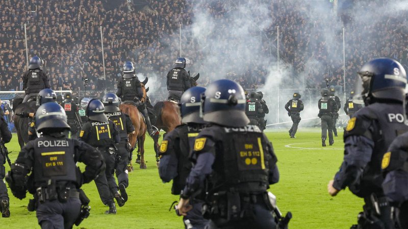 "Beispielloser Exzess": Saftige Strafe für Kaiserslautern