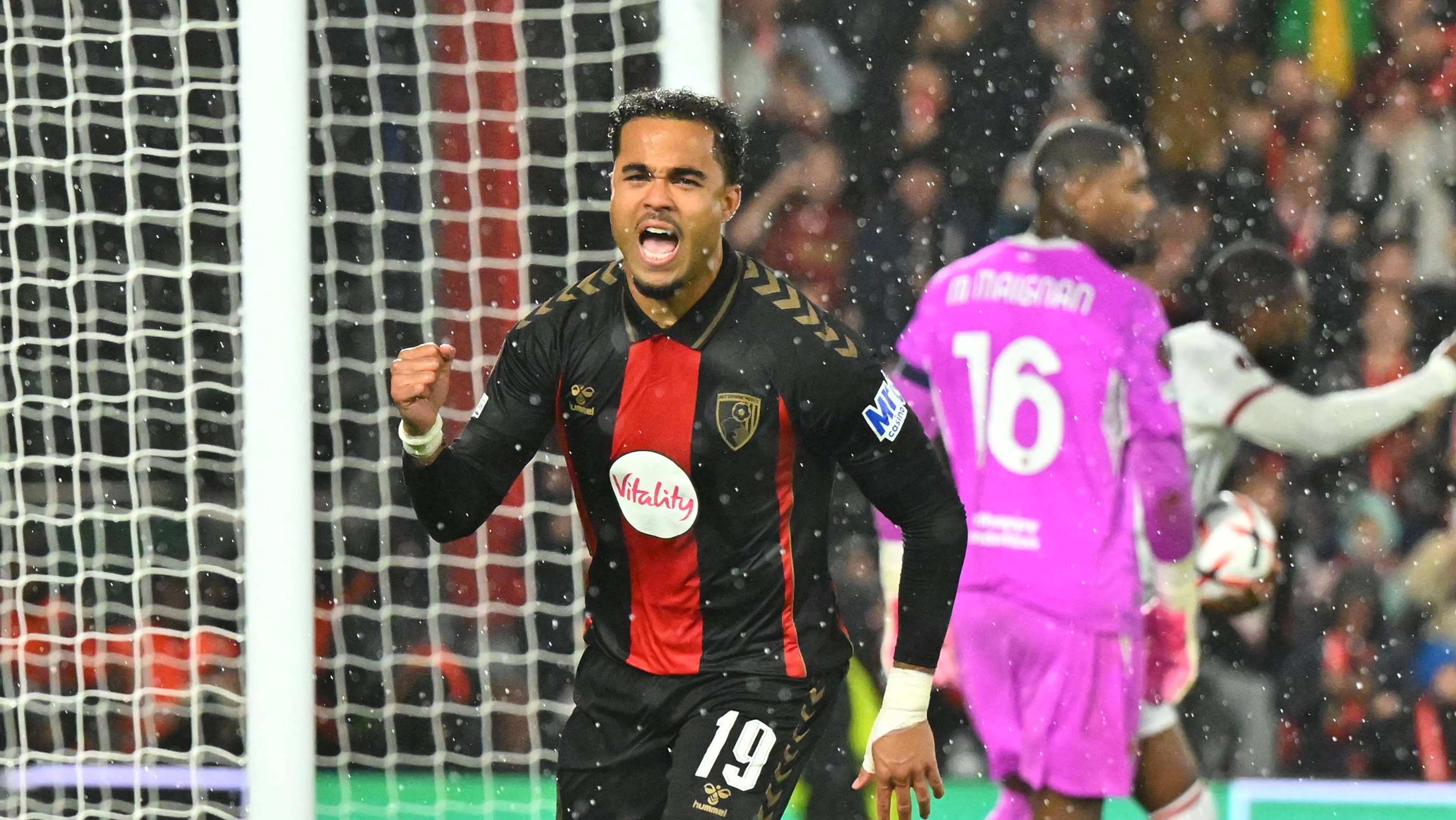 Vitória do Bournemouth sobre Milan expõe um time com propósito e outro decadente