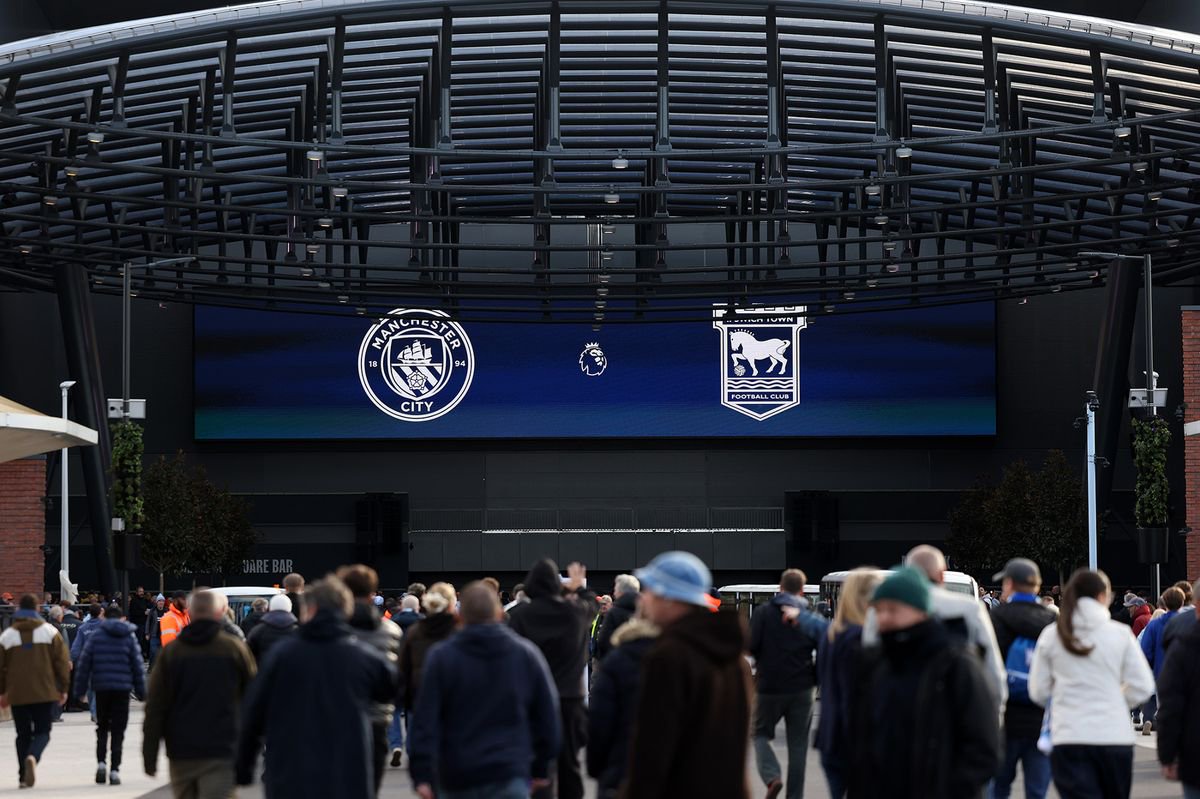 Manchester City fans walking into the Etihad