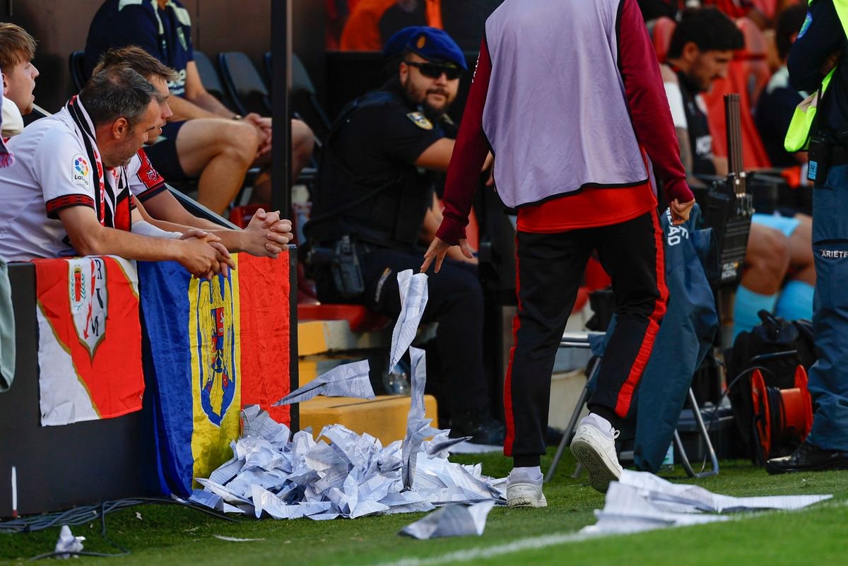 Officials were left with no choice but to call off the match