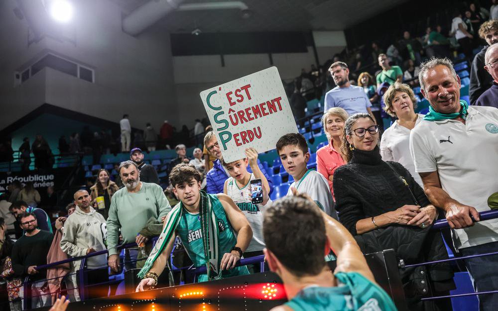Battre Limoges, sport national pour les Béarnais qui rivalisent d’ingéniosité dans leurs slogans.