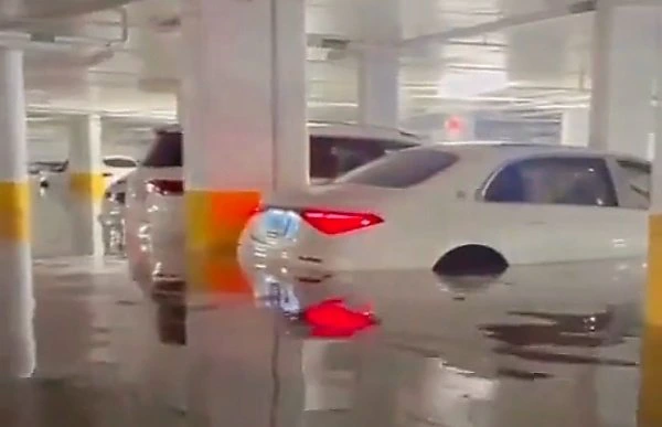 See Flooded Car Park With Mercedes-Maybach S-Class And Mercedes-Maybach GLS 600 SUV - autojosh 