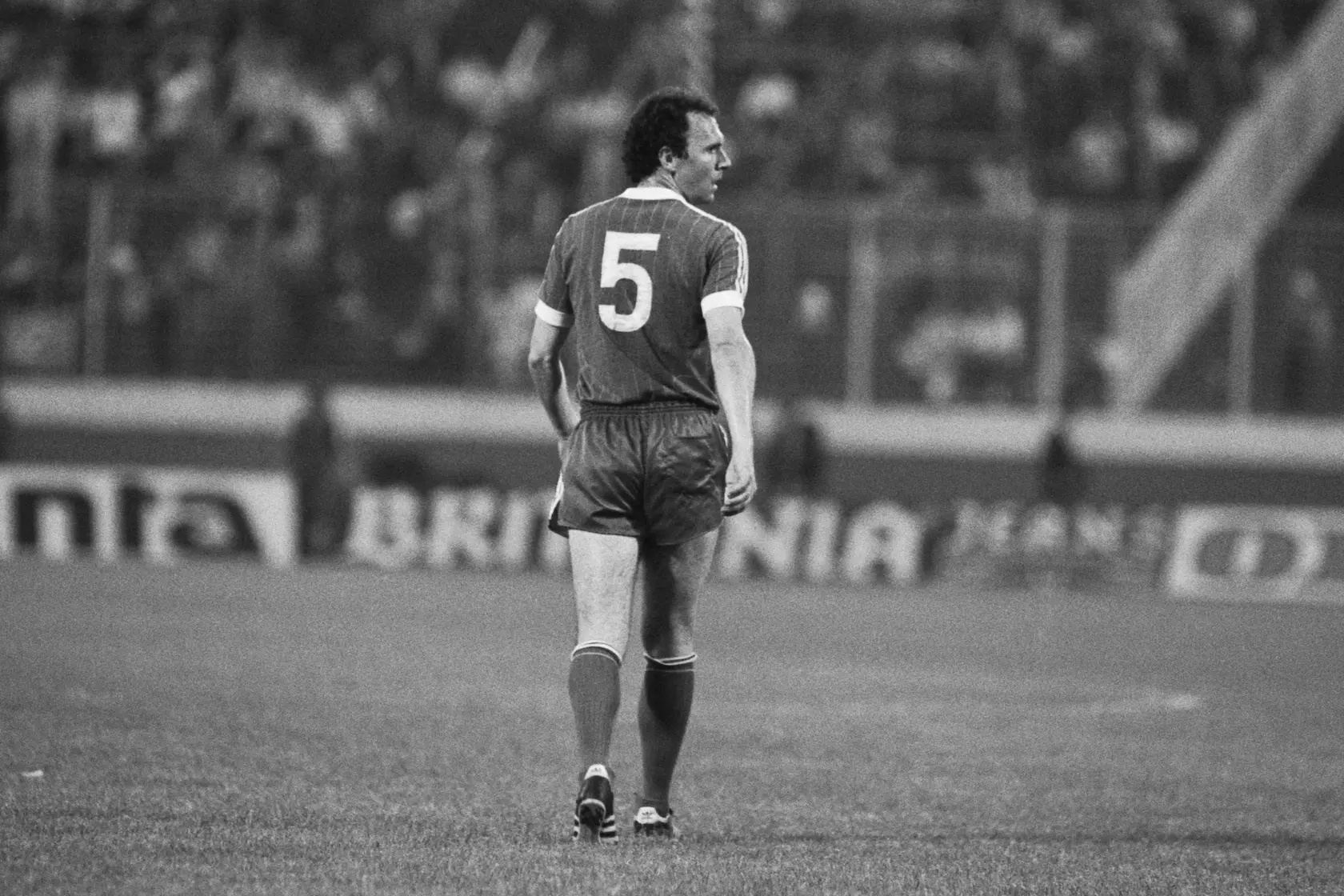 Franz Beckenbauer in action for Hamburger SV in the friendly between Hamburger SV and West Germany
