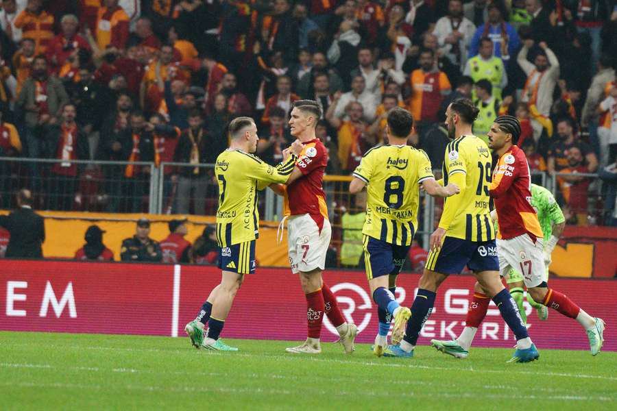 Fenerbahce's Kerem Akturkoglu and Galatasaray's Roland Sallai kickstarted the brawl