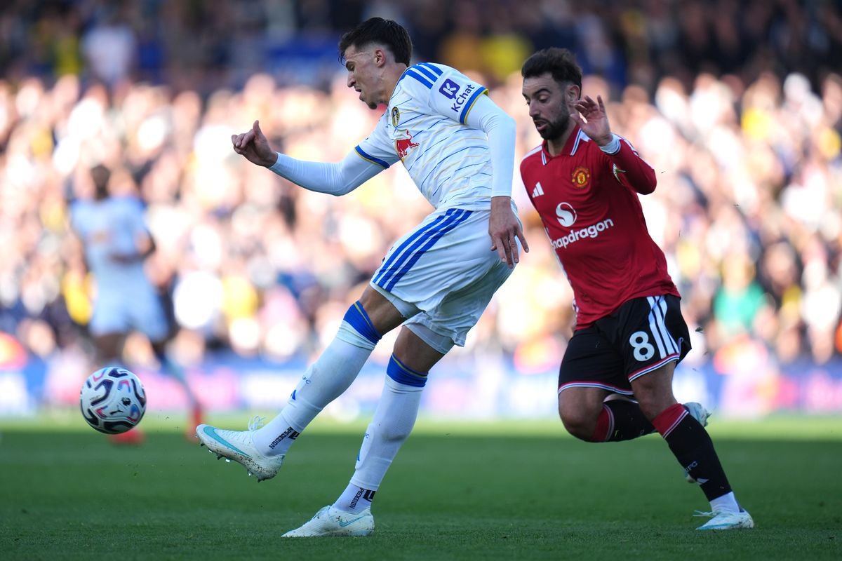Leeds United's Tarik Muharemovic (left) and Manchester United's Bruno Fernandes 