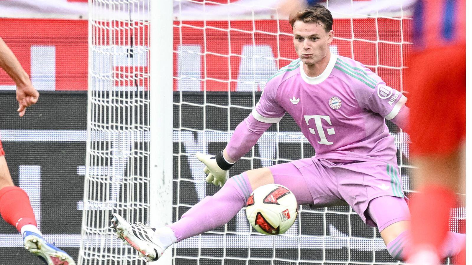 Jonas Urbig: