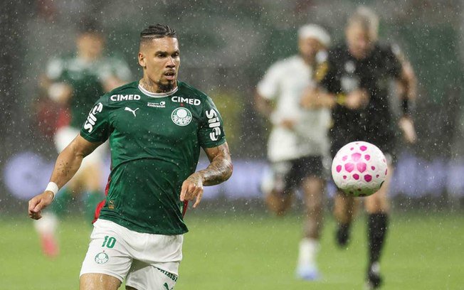 Paulinho entrou nos minutos finais contra o Fluminense