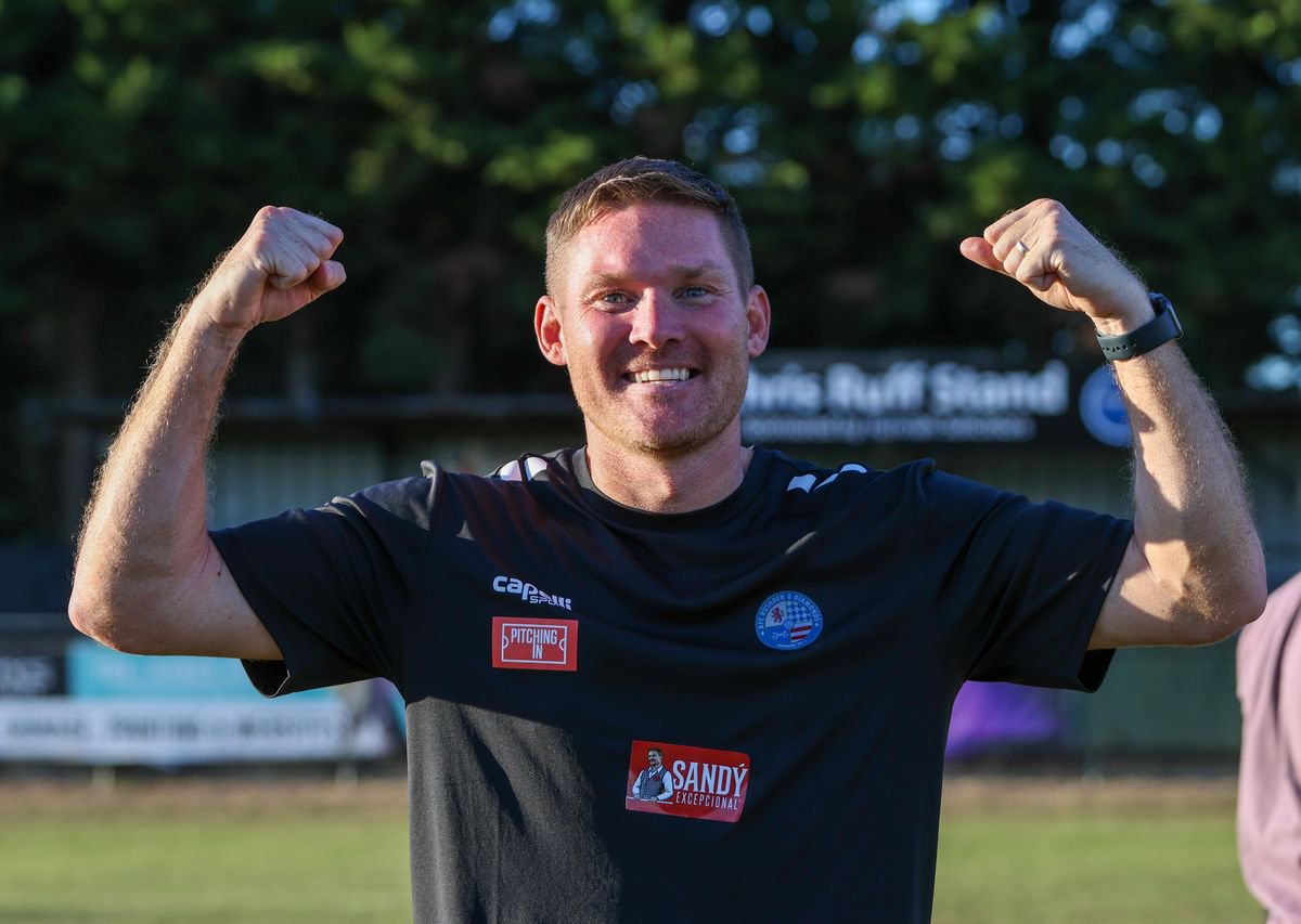 AFC Rushden & Diamonds manager Elliot Sandy