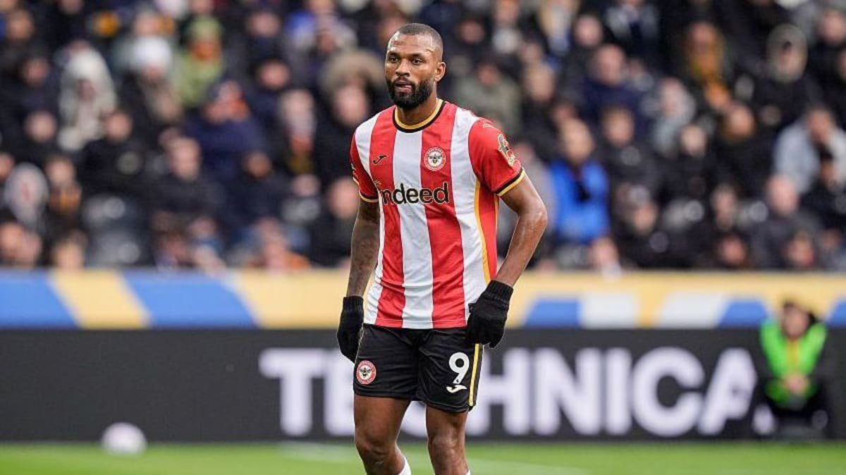 Igor Thiago of Brentford in action during the Premier League match between Hull City and Brentford 