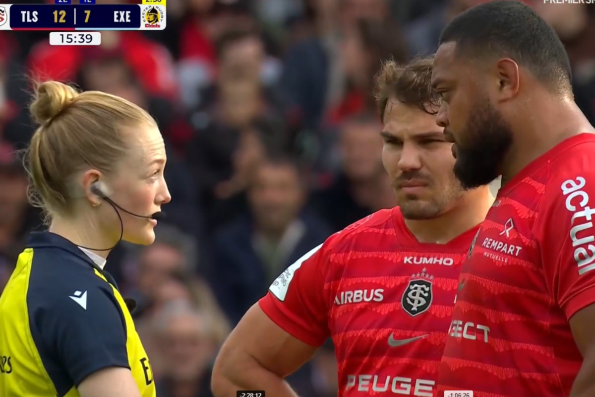 Hollie Davidson delivers her punishment as Antoine Dupont watches on