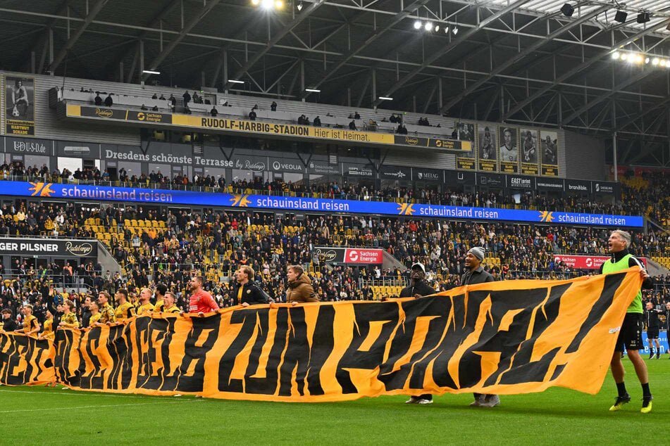 Bereits zum letzten Heimspiel gegen Magdeburg rief die SGD das Motto fürs Pokalspiel gegen Schalke aus.