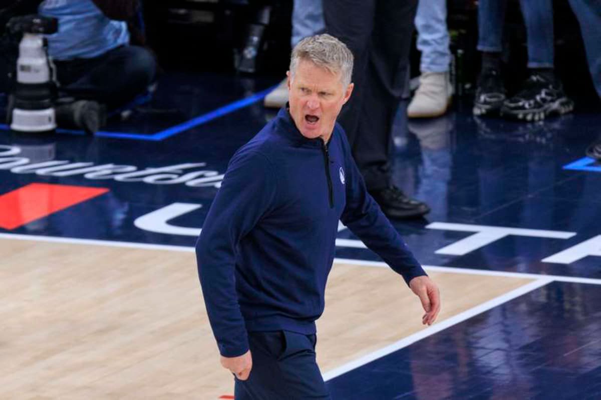 January 5, 2026, Inglewood, California, USA: Head coach, Steve Kerr of the Golden State Warriors is ejected after contesting a call during their 2025 NBA, Basketball Herren, USA regular season game against the Los Angeles Clippers on Monday January 5, 2026 at Intuit Dome Arena in Inglewood, California. JAVIER ROJAS/PI Inglewood USA – ZUMAp124 20260105_zaa_p124_126 Copyright: xJavierxRojasx ©IMAGO/ZUMA Press Wire