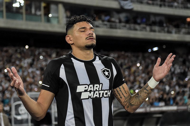 Tiquinho Soares lamenta pênalti perdido pela Copa do Brasil