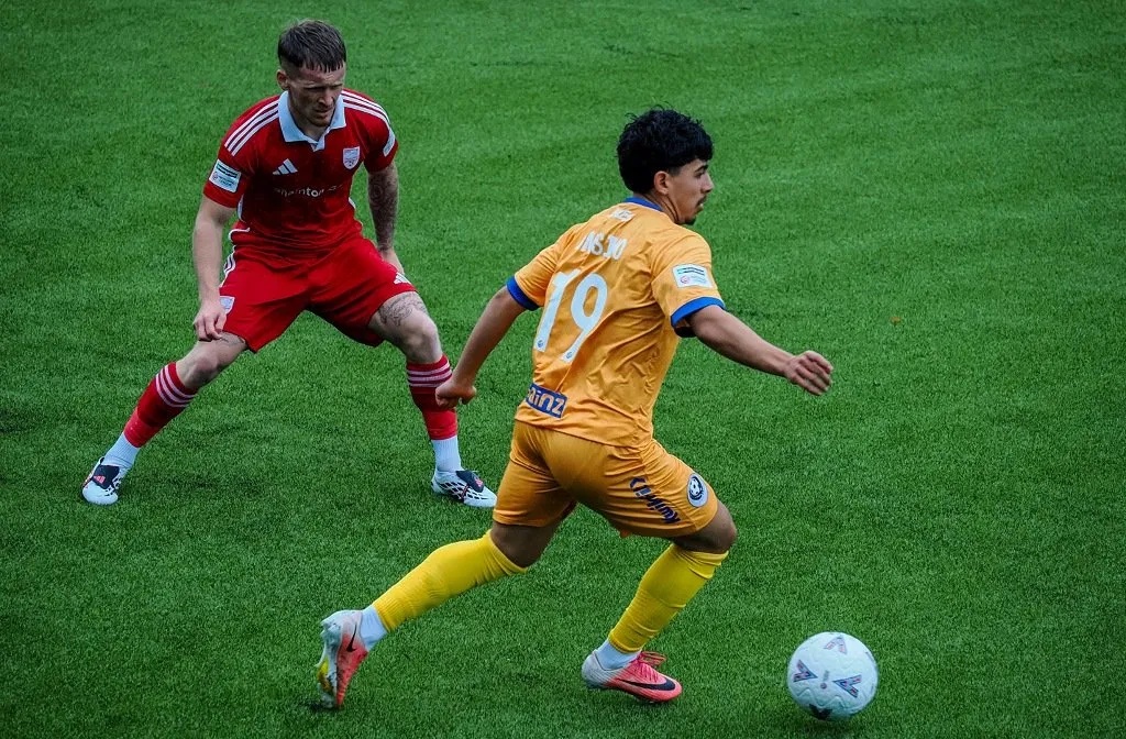 Danny Anisjko of Bedford Town taking on a Scarborough defender