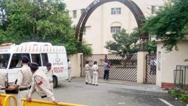 वकीलों ने किया विरोध प्रदर्शन