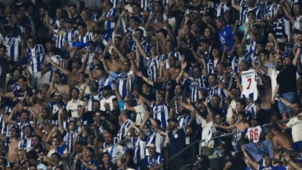 Adeptos FC Porto em Sevilha (FOTO: FC Porto)