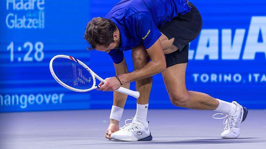 Daniil Medvedev punches the Vienna court