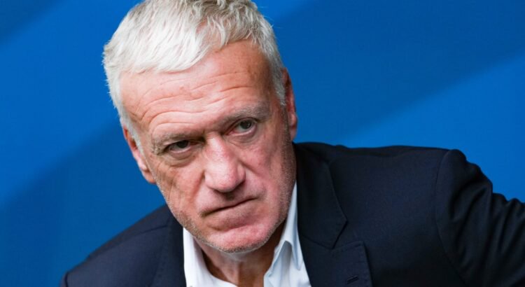 Didier Deschamps met la pédale douce : "Il se la joue corporate", ce bolide de prestige, sponsor de l'équipe de France, dans lequel il roule à fond les ballons