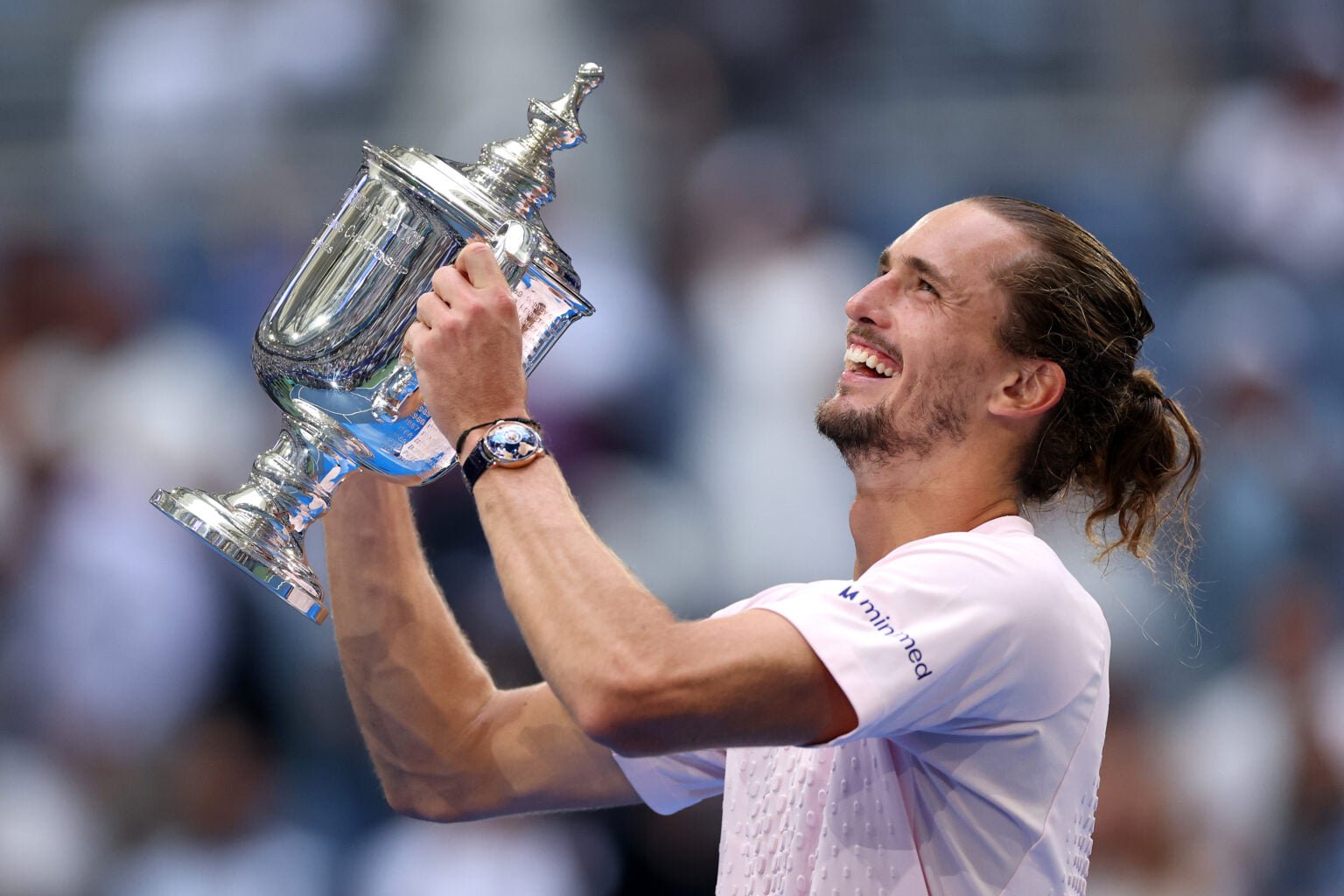 Alexander Zverev lifts the 2026 US Open trophy