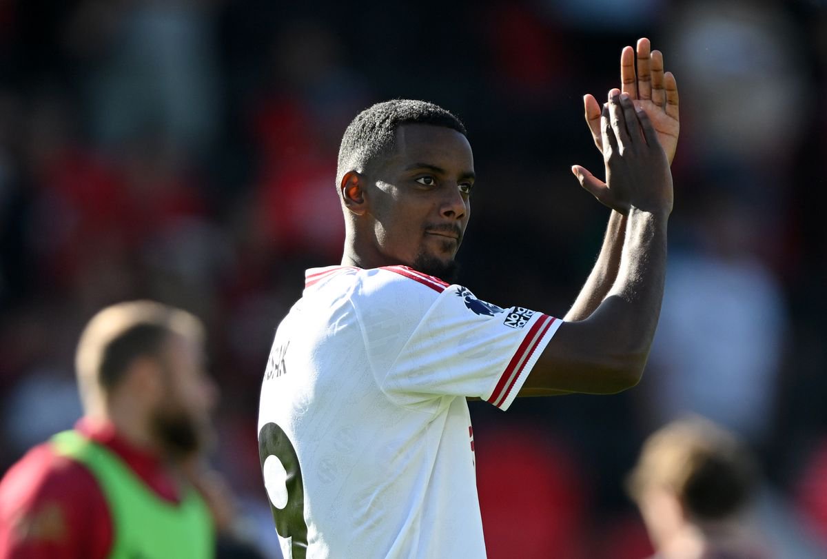 Alexander Isak of Liverpool applauds the fans after the Premier League 2026/27 match between AFC Bournemouth and Liverpool FC