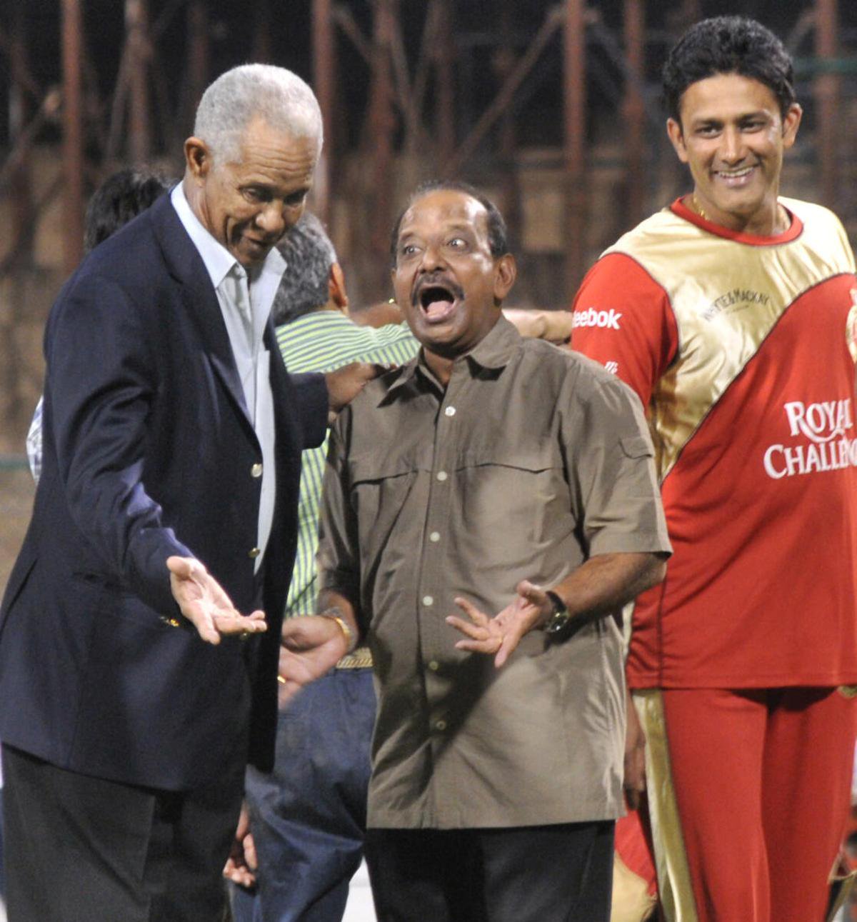 Sobers shares a lighter moment with Vishwanath in Bengaluru.