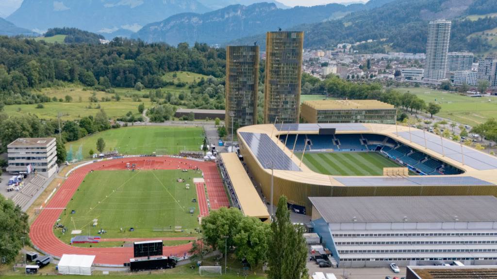 Der Blick mit der Drohne auf die Stadien in Luzern