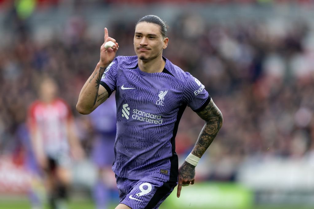 Darwin Núñez of Liverpool celebrates after scoring their side's first goal during the Premier League match between Brentford FC and Liverpool FC