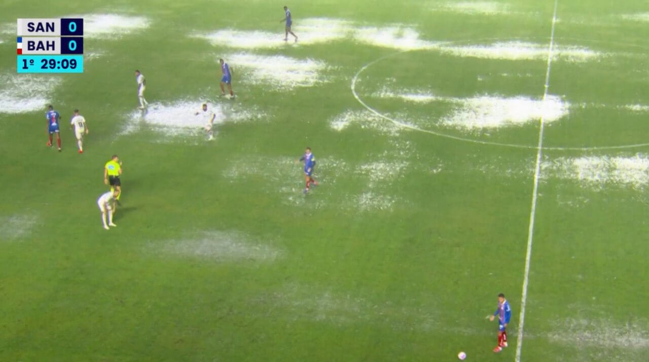 Poças de água da chuva Santos X Bahia