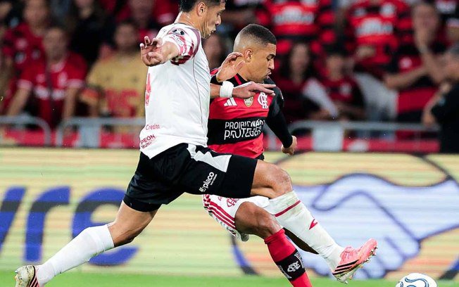 Pedro sem sucesso no primeiro tempo diante do Estudiantes, pela volta da semifinal da Libertadores, no Maracanã