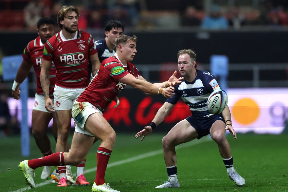 BRISTOL, ENGLAND - OCTOBER 30: Jack Van Poortvliet of Leicester Tigers passes the ball during the Gallagher PREM 2026/2027 match between Bristol Bears and Leicester Tigers at Ashton Gate on October 30, 2026 in Bristol, England. (Photo by David Rogers/Getty Images)