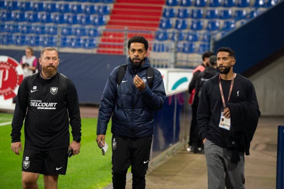 Le staff caennais (Adrien Gato, Marvin Esor et Gaël Clichy) à son arrivée au stade.