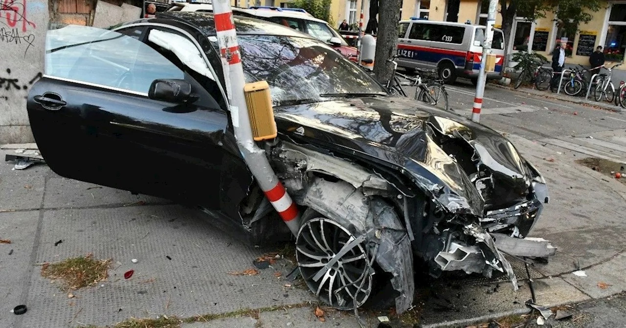 Raser (20) kracht in Hauswand – fünf Verletzte in Wien