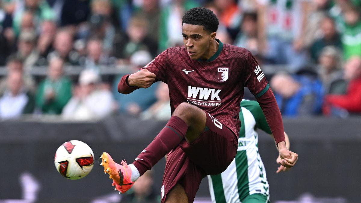 Noahkai Banks im Trikot des FC Augsburg