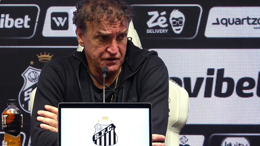 Cuca defende Neymar de expulsão e revela fala de astro do Santos