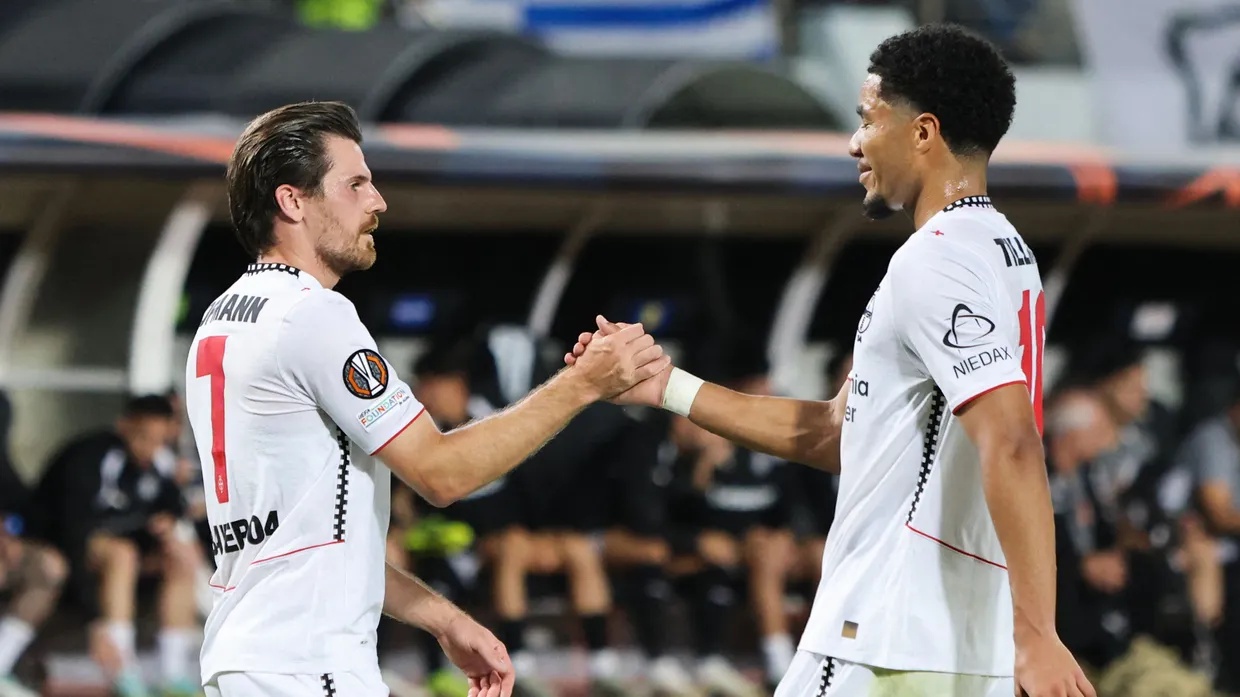 Matchwinner: Jonas Hofmann (links) lässt sich zu einem seiner Tore beglückwünschen.