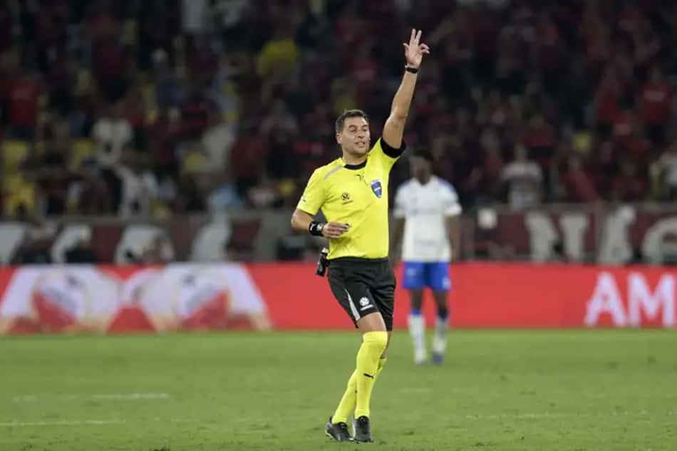 Gustavo Tejera apita Flamengo x Estudiantes