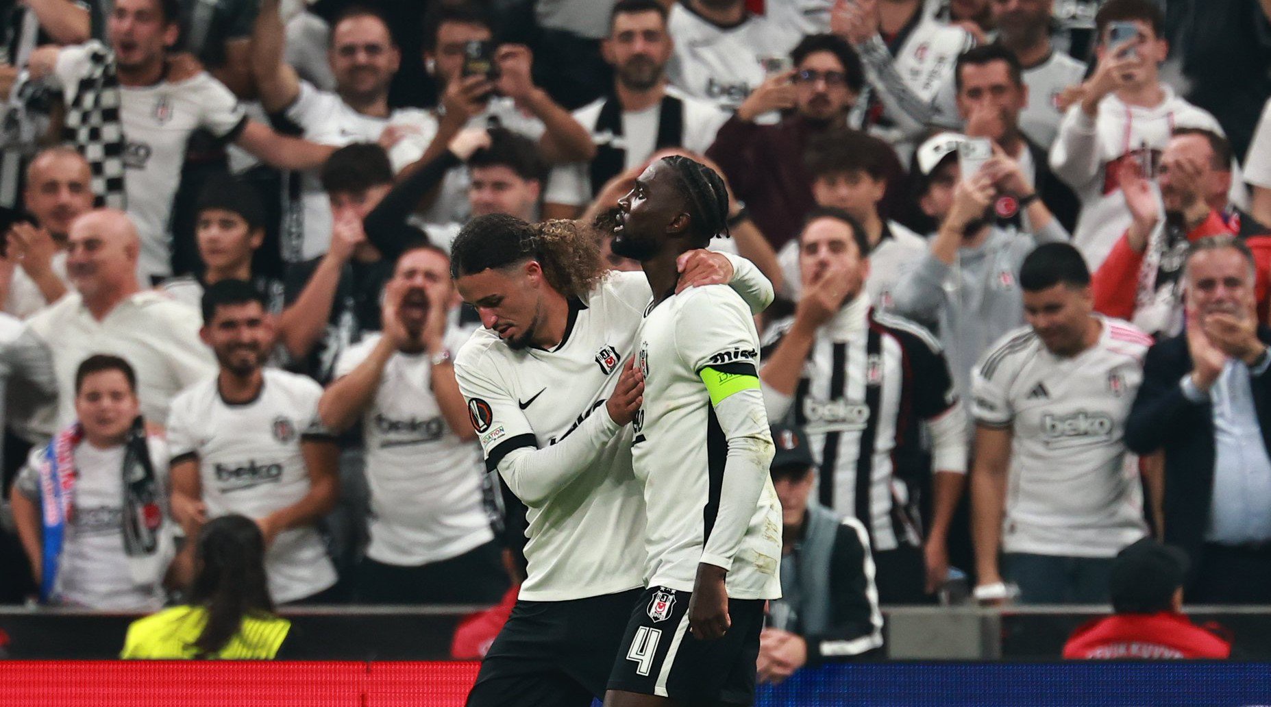 Wilfred Ndidi with Besiktas teammate (Credit: Besiktas on X)