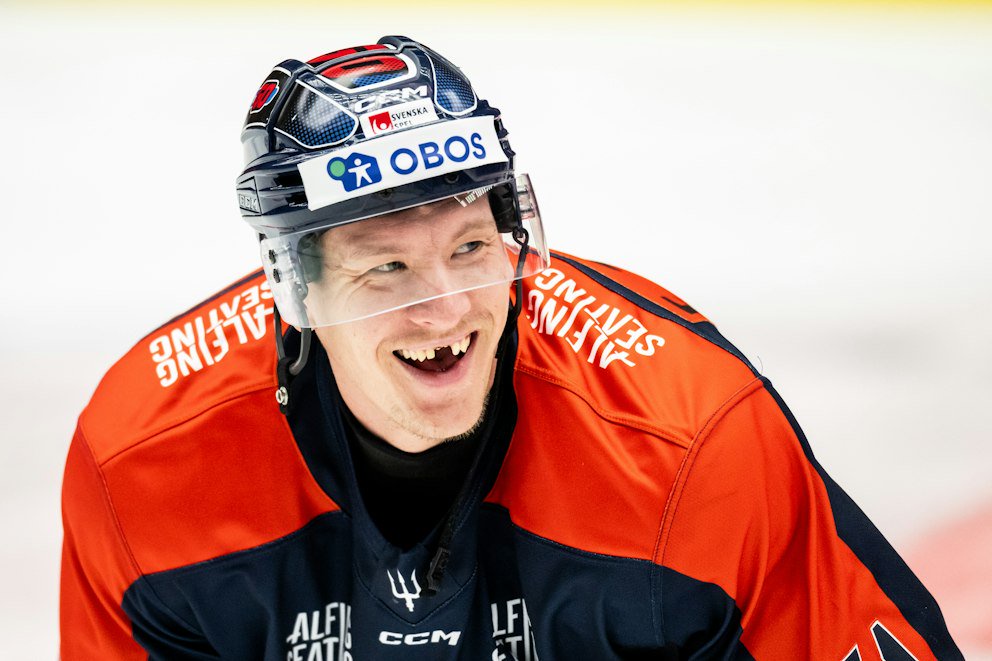 Emil Sylvegård Returns to Malmö Redhawks on Short-Term Contract