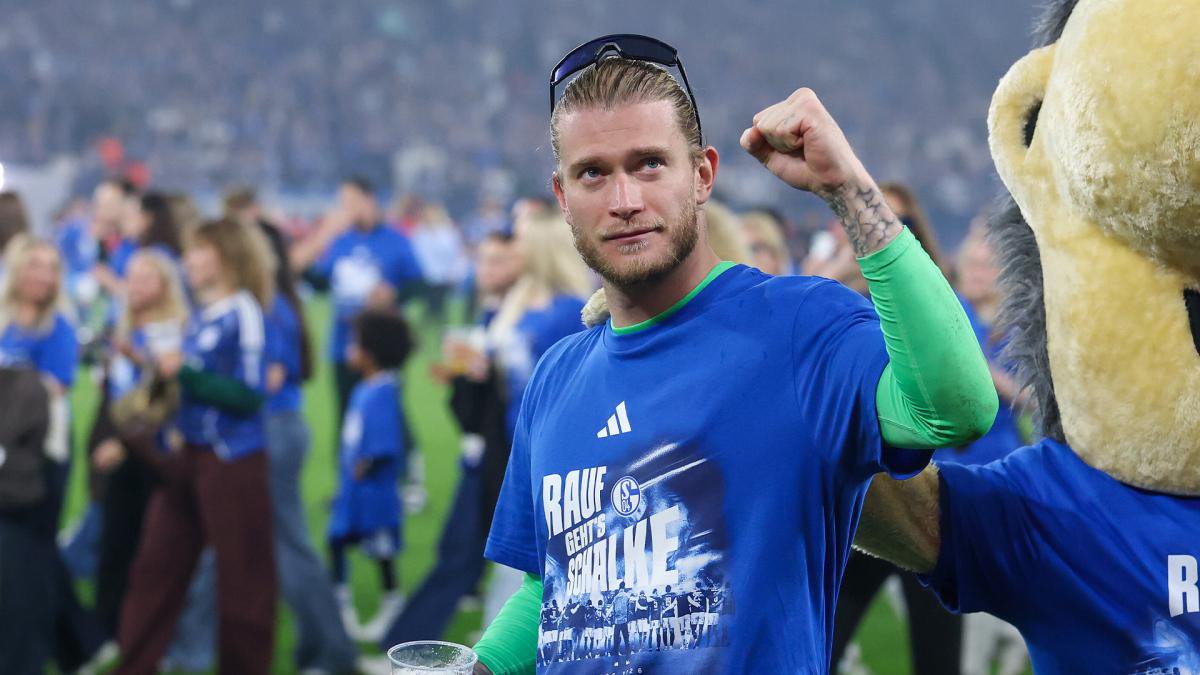 Loris Karius steht im Tor von Schalke 04