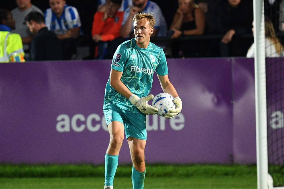 With Joe Lumley set to miss a fourth consecutive game due to a rib injury, Maynard-Brewer is expected to continue between the sticks. Having conceded four goals in his last two appearances, he will be keen to add to the clean sheet he kept against AFC Wimbledon in the Owls’ most recent home game.