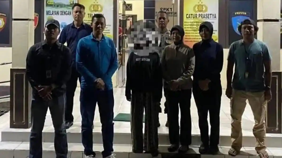 Lakukan Asusila Saat Live Tiktok ,  Perempuan Ini Diciduk Polisi di Rumah Orang Tua di Sambas Kalbar