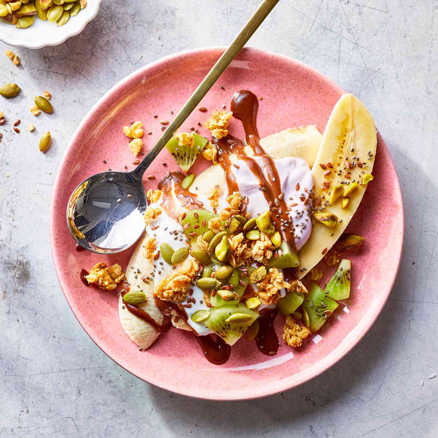 kiwi granola breakfast banana split