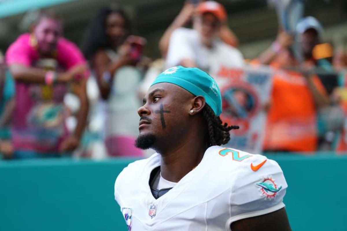 Oct 11, 2026; Miami Gardens, Florida, USA; Miami Dolphins quarterback Malik Willis (2) takes the field to face the Cincinnati Bengals at Hard Rock Stadium. © Rich Storry-Imagn Images