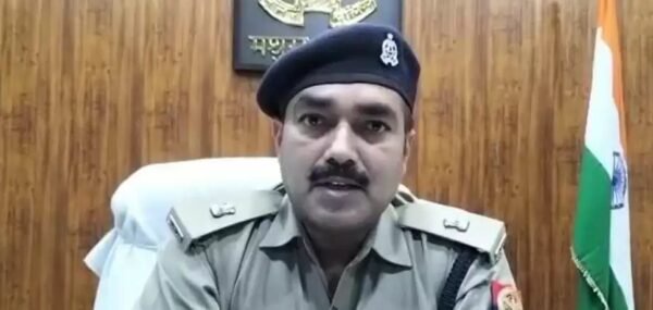 शादी कार्ड देने के बहाने पहुंचे सिरफिरे युवक ने किशोरी की चाकुओं से गोदकरहत्या (Murder) की