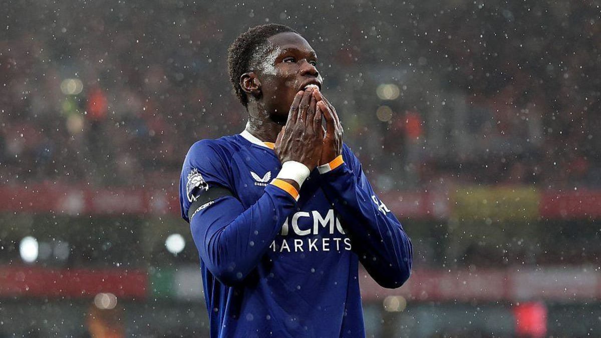  Thierno Barry of Everton reacts after a missed chance 
