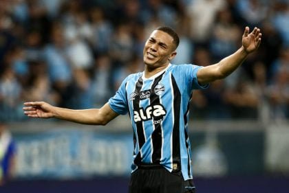 Carlos Vinicius comenta interesse do Atlético-MG: “Última vez que toco no assunto”